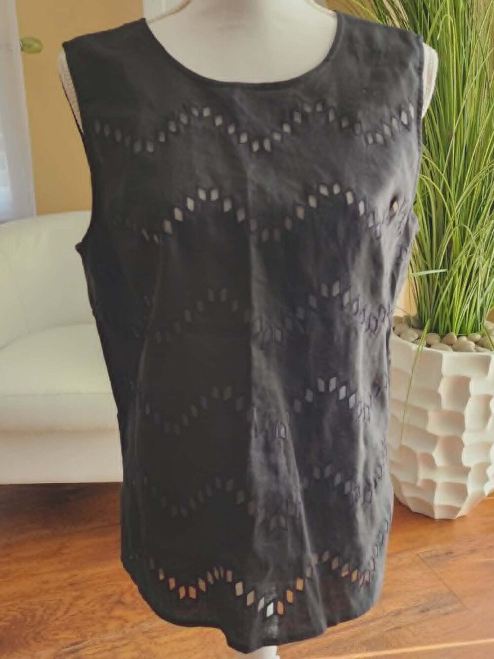 Black Linen Embroidered Sleeveless Blouse NWT